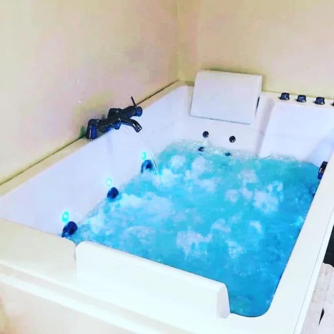 L'Atelier Des Reves Un Moment Magique Spa Prive Beaune  Extérieur photo